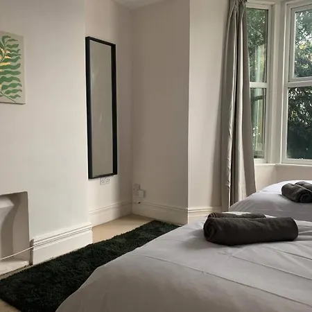 Apartamento 2 Bed Flat With Off Street-parking Bristol