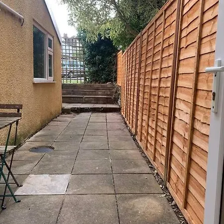 דירה 2 Bed Flat With Off Street-parking בריסטול