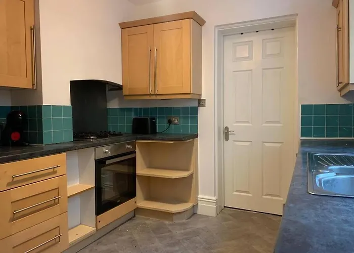 2 Bed Flat With Off Street-parking