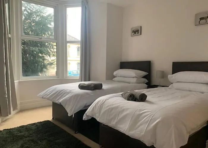 2 Bed Flat With Off Street-parking 公寓 布里斯托